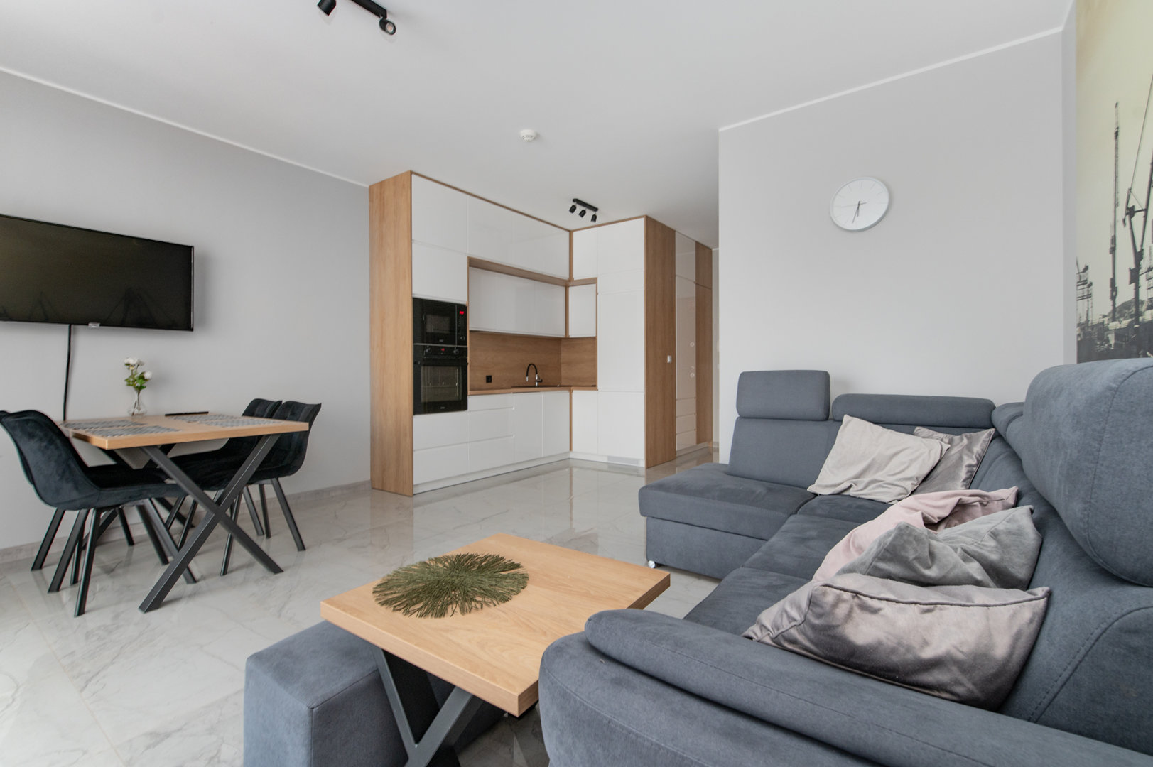 COSMO RADOMSKI, KNIECZYŃSKI, MEGGER SPÓŁKA JAWNA - 6