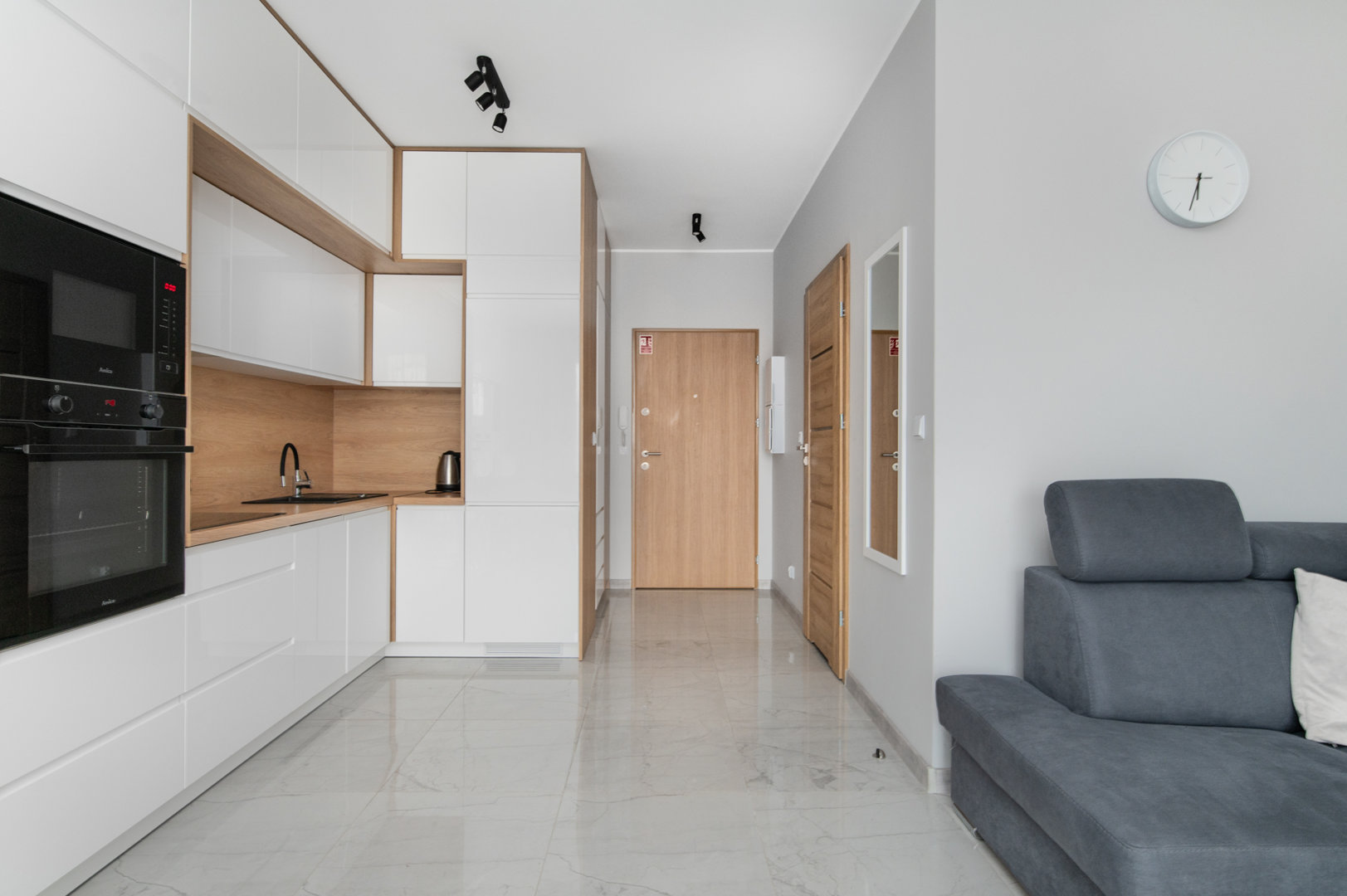 COSMO RADOMSKI, KNIECZYŃSKI, MEGGER SPÓŁKA JAWNA - 7