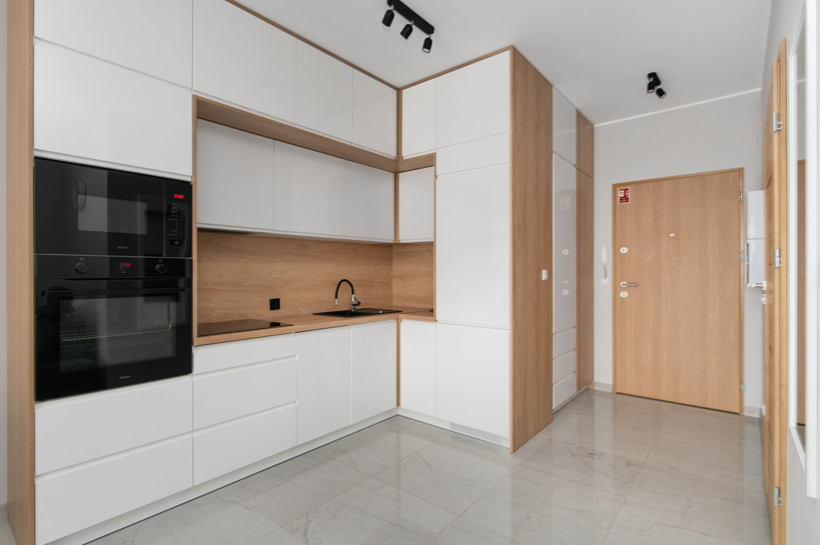 COSMO RADOMSKI, KNIECZYŃSKI, MEGGER SPÓŁKA JAWNA - 8