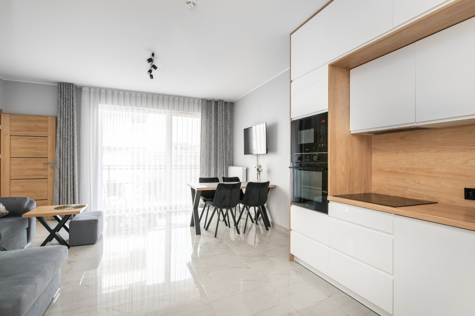 COSMO RADOMSKI, KNIECZYŃSKI, MEGGER SPÓŁKA JAWNA - 10