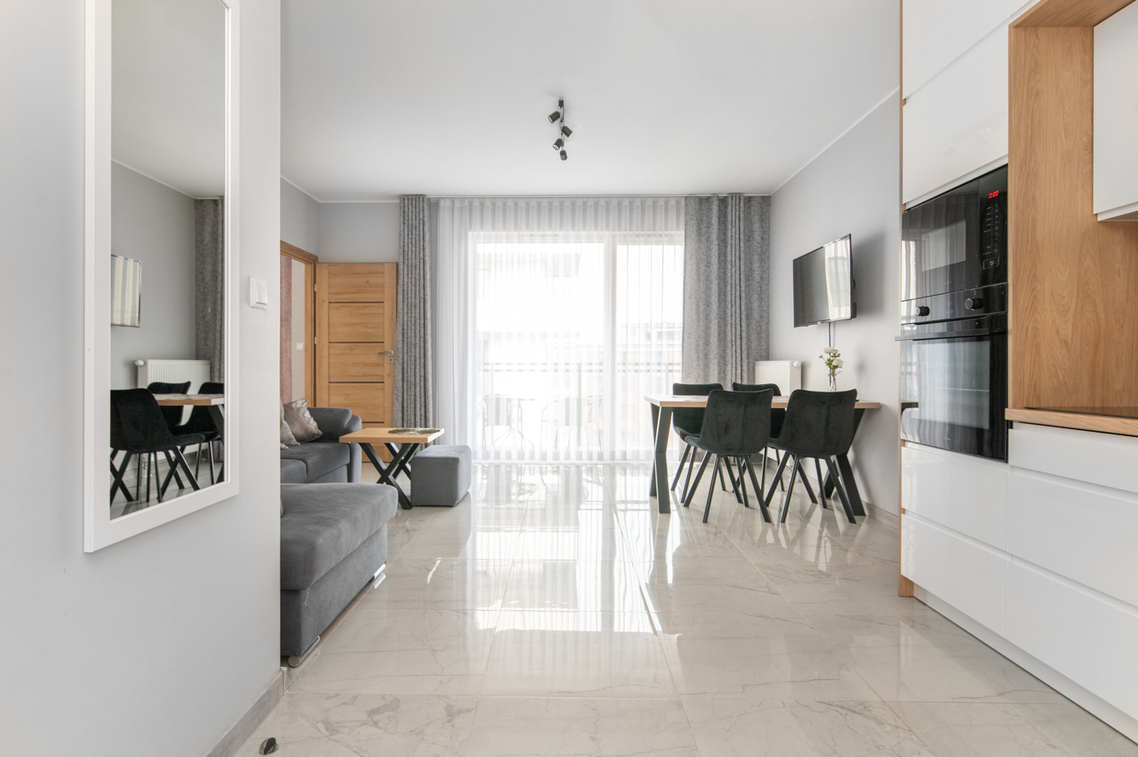 COSMO RADOMSKI, KNIECZYŃSKI, MEGGER SPÓŁKA JAWNA - 11