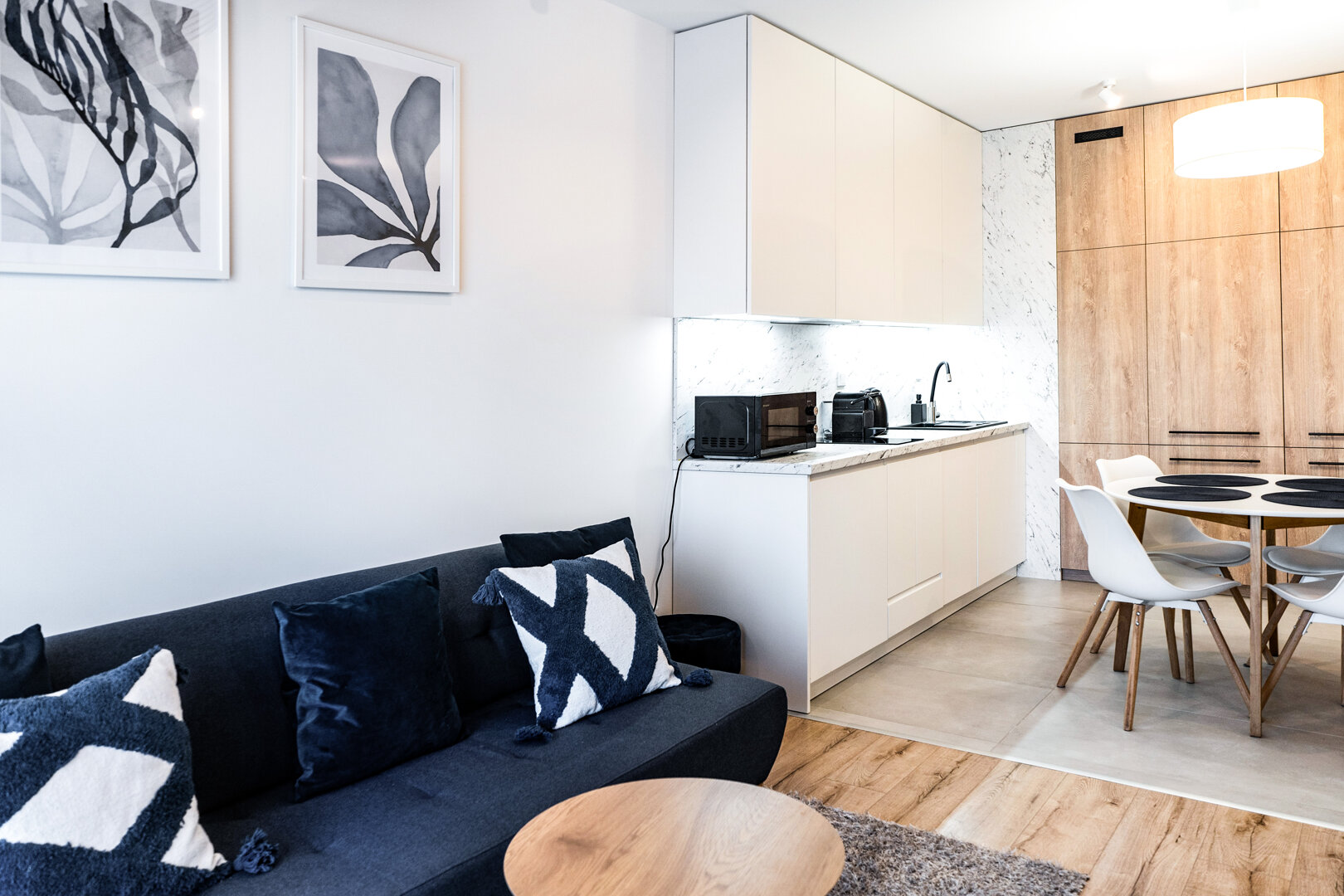 COSMO RADOMSKI, KNIECZYŃSKI, MEGGER SPÓŁKA JAWNA - 8