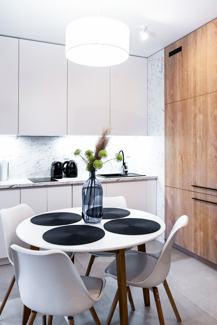 COSMO RADOMSKI, KNIECZYŃSKI, MEGGER SPÓŁKA JAWNA - 9