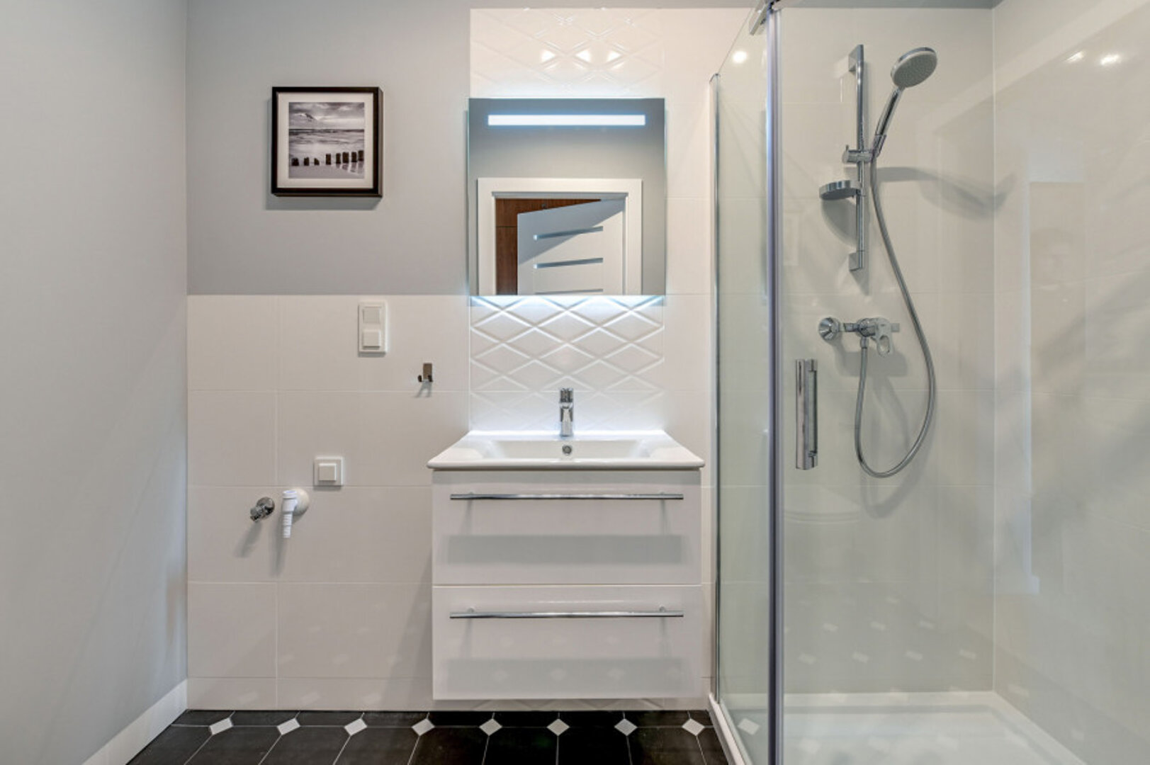 COSMO RADOMSKI, KNIECZYŃSKI, MEGGER SPÓŁKA JAWNA - 2